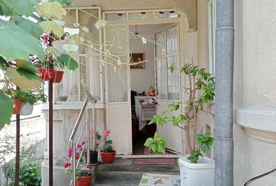 Casă cu 5 camere cu Teren 2267 Mp în Prajila