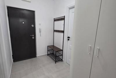 Garsonieră decomandată în Titan