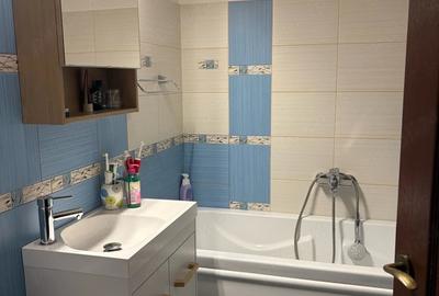 Apartament cu 3 camere decomandat în Florești