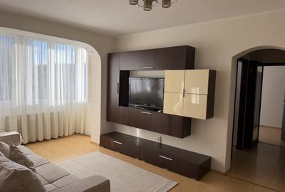 Apartament cu 3 camere decomandat, mobilat în Central