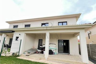 Duplex cu 4 camere cu Canalizare în Dumbrăvița