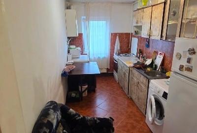 Apartament cu 3 camere decomandat, mobilat în Central