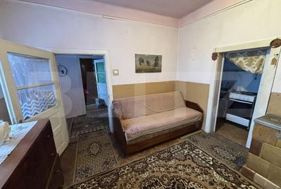 Casă individuală cu 2 camere cu Canalizare în Central