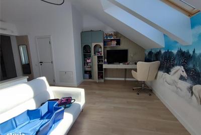 Casă cu 4 camere decomandat în Central