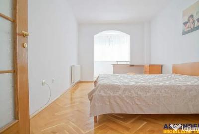 Apartament cu 3 camere decomandat în Central