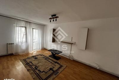 Apartament cu 4 camere semidecomandat în Central