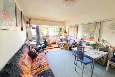 Apartament cu 3 camere semidecomandat, mobilat în Central