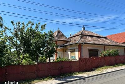 Casă cu 3 camere cu Teren 102 Mp în Central - 1