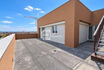 Penthouse cu 3 camere decomandat în Industrial Vest