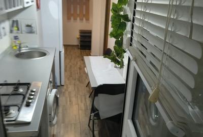 Apartament cu 2 camere decomandat în Micro 19