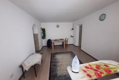 Apartament cu 3 camere semidecomandat, mobilat în Podu Roș - 2