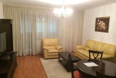Apartament cu 3 camere semidecomandat în Aviației