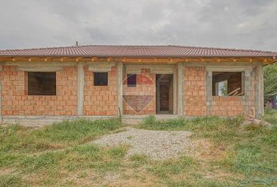 Casă cu 4 camere cu Teren 365 Mp în Central