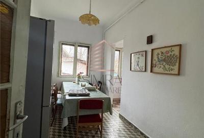 Casă cu 4 camere cu Teren 2000 Mp în Central