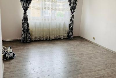 Apartament cu 3 camere decomandat în 9 Mai