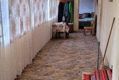 Casă cu 4 camere în Vădăstrița