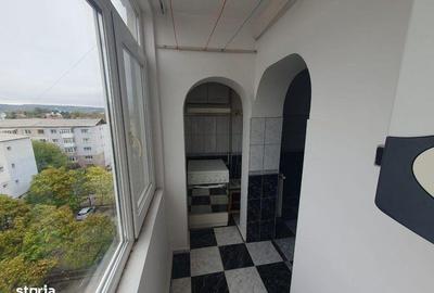 Apartament cu 2 camere decomandat în Micro 4