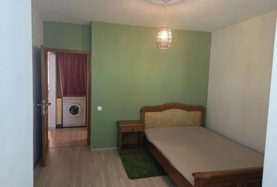 Apartament cu 3 camere semidecomandat în Plopilor