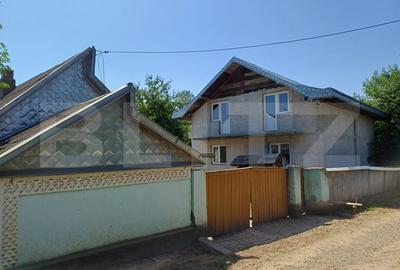 Casă individuală cu 4 camere cu Teren 2200 Mp în Exterior Est