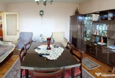 Apartament cu 3 camere semidecomandat în Simeria