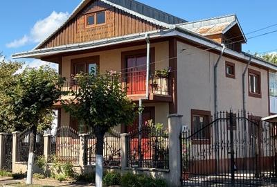 Casă individuală cu 5 camere cu Canalizare în Central