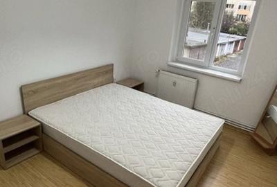 Apartament cu 3 camere decomandat în Girocului