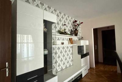 Apartament cu 4 camere semidecomandat în Nufărul - 5