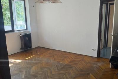 Apartament cu 3 camere semidecomandat în Doamna Ghica