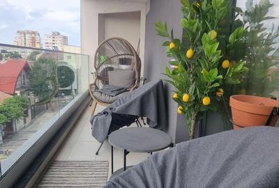 Apartament cu 3 camere decomandat în Faleza Nord