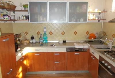 Casă cu 4 camere în Ghirodei
