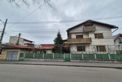 Casă individuală cu 7 camere cu Canalizare în Andronache - 1