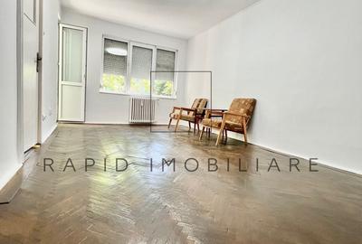 Apartament cu 3 camere semidecomandat în Port
