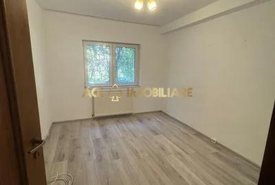 Apartament cu 4 camere decomandat, mobilat în Crângași