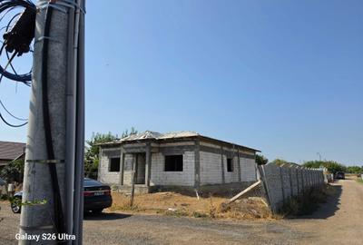 Casă cu 3 camere în Exterior Vest