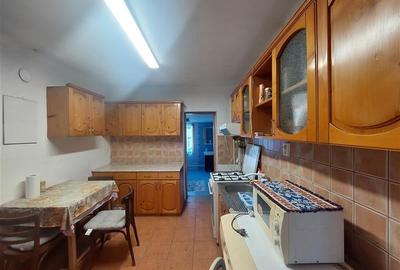 Casă individuală cu 4 camere cu Canalizare în Central - 6