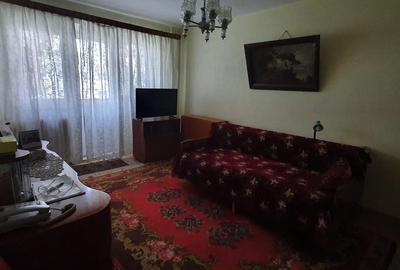 Apartament cu 3 camere decomandat, mobilat în Viziru 3