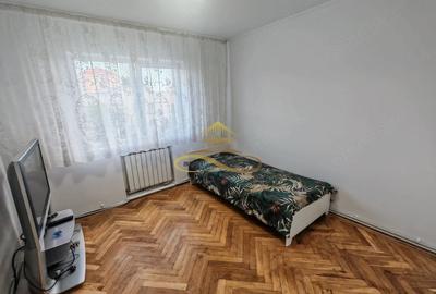 Apartament cu 3 camere decomandat în Energiei