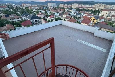 Apartament cu 3 camere în 1 Mai - 9