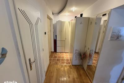 Apartament cu 3 camere decomandat în Faleza Nord
