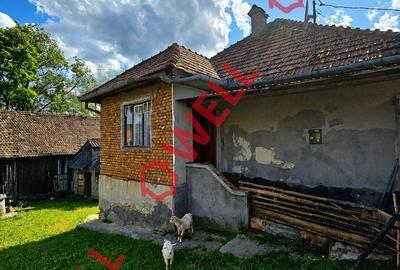 Casă cu 4 camere în Apața