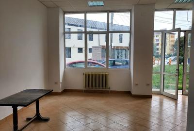 Spațiu comercial, de 75 mp, în Central - 4