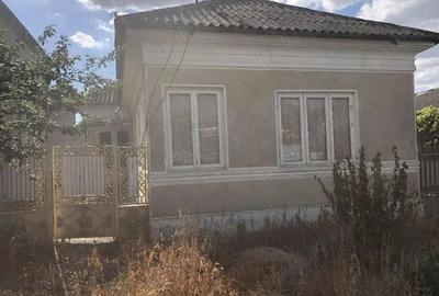 Casă cu 6 camere în Carcaliu