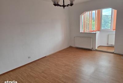 Apartament cu 3 camere decomandat în Astra - 3