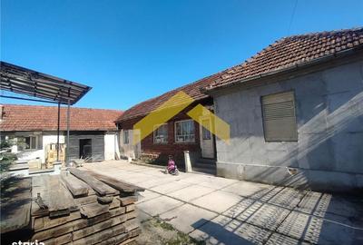 Casă cu 5 camere cu Teren 1782 Mp în Bârzava - 12