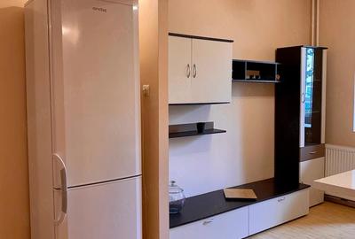 Apartament cu 2 camere decomandat, mobilat în Soarelui