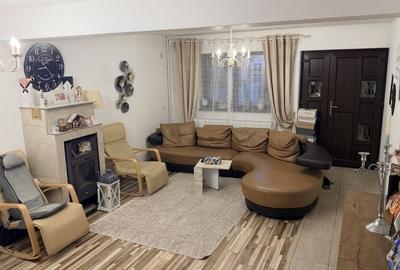 Casă cu 4 camere în Central