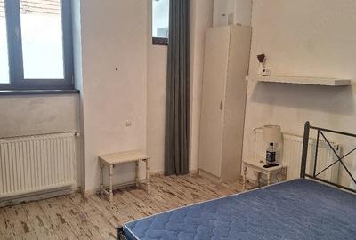 Garsonieră decomandată în Central