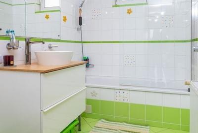 Casă cu 8 camere cu Teren 461 Mp în Pipera