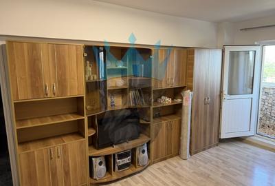 Apartament cu 3 camere semidecomandat, mobilat în Mihai Bravu