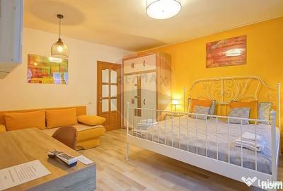 Casă cu 7 camere cu Teren 142 Mp în Centrul Istoric